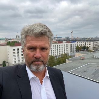 Erik Kirschbaum
